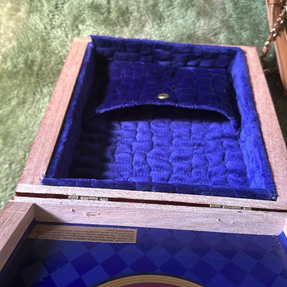 Cute nostalgic cigar box purse hand crafted - Picture 4 of 6